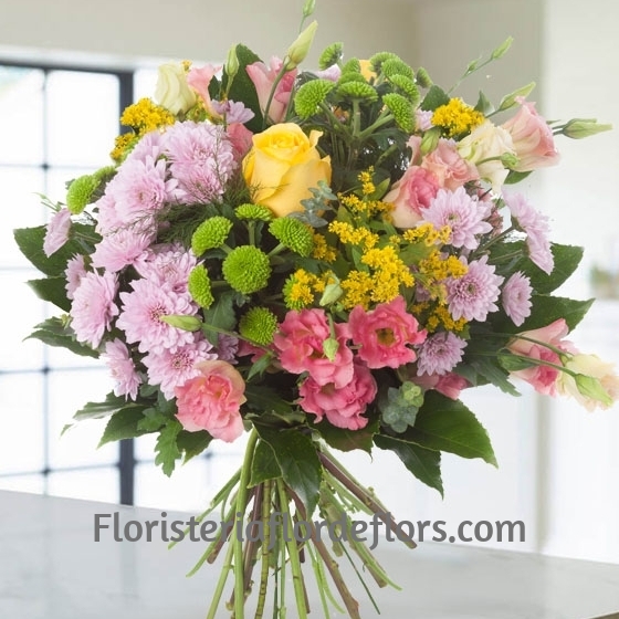ramo de flores variadas especial para regalar