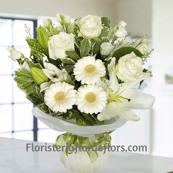 Ramo de flores variadas blancas